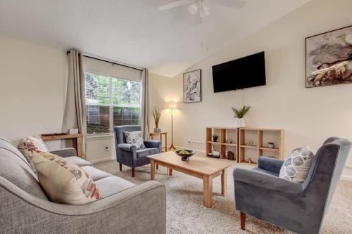 Savannah House | 30 Mins to Downtown - Lovely at Laurelwood