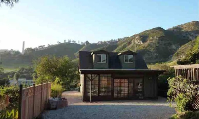 Eastern Malibu House | 30 PCT OFF! Malibu Serene Cottage with King Bed, Beach, BBQ