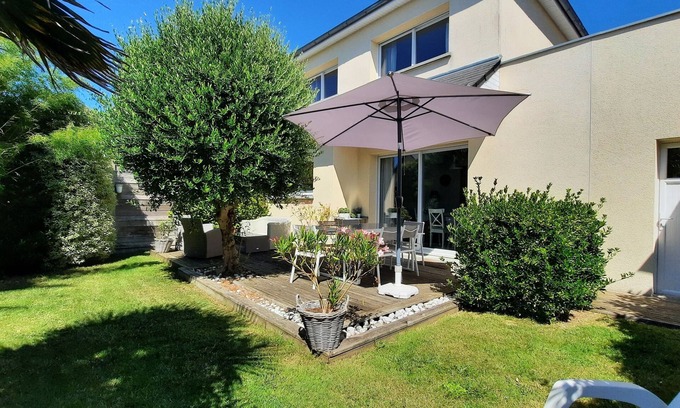 Agon-Coutainville House | 300 M FROM THE SEA BEAUTIFUL HOUSE 4* ALL COMFORT LUXURIANT ENCLOSED GARDEN