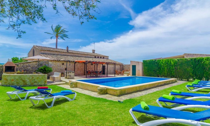 Vilafranca de Bonany Villa | 300 m² Villa ∙ 4 bedrooms ∙ 8 guests