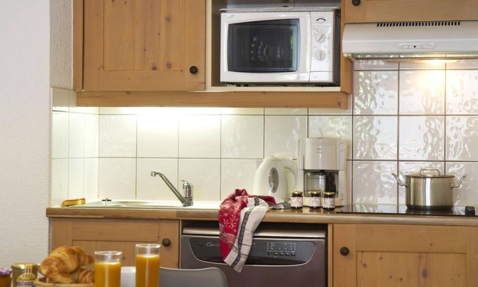 Praz-sur-Arly Apartment | 300m from ski slopes, fitness, swimming pool, balcony, tv, ski locker, 28m²