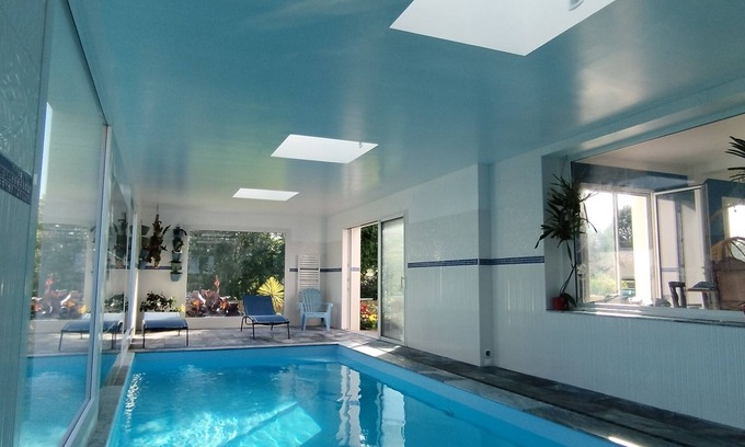 Benodet Villa | 300m from beach, 29°C pool, 5 bdrms, 4 baths, quiet, spacious
