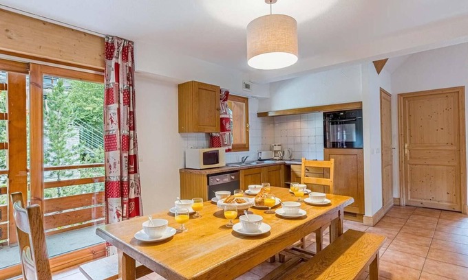 Vaujany Apartment | 300m from resort center, fitness, swimming pool, sauna, hammam, balcony, tv, 70m², Vaujany