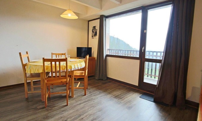 Chamrousse Apartment | 300m from ski slopes, 4th floor, balcony, parking, tv, ski locker, 24m², Chamrousse