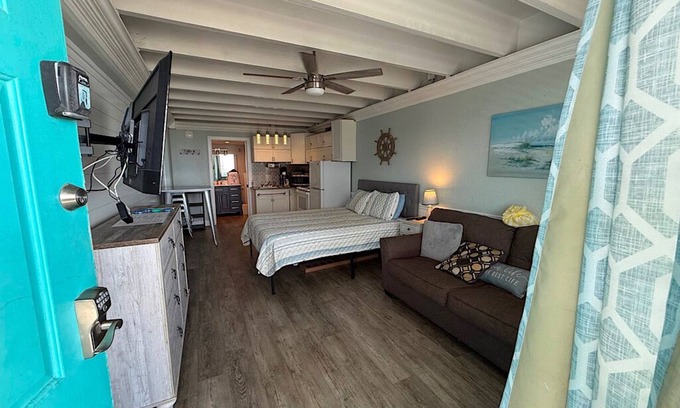 Panama City Beach Condo | 308 FTB low floor condo beachfront with pool