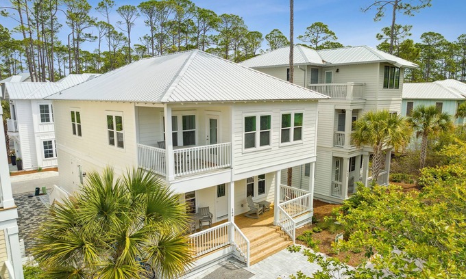 Treetop House | 30A Beach House - Sleeps 20, Pet Friendly, Beach, Pool, 4 Bikes Incl, Free Golf
