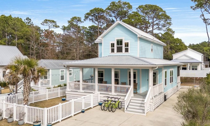 San Juan House | 30A Sanctuary: Golf Cart, Steps to Beach, Bikes & Pets Welcome