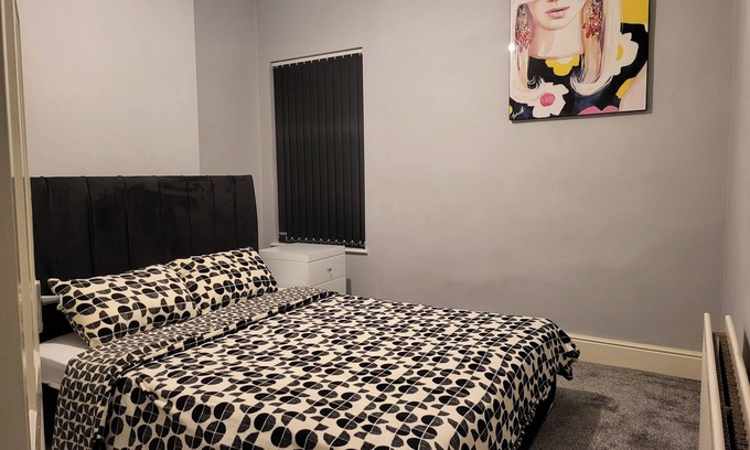 Burslem Apartment | 30mins from Alton Towers - Panama Apartments/Lodge
