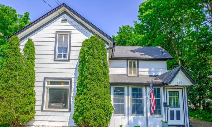 Stillwater House | 31+day rental. Cute & cozy home within a 10 minute walk to Downtown Stillwater!