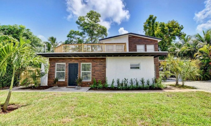 Delray Beach Condo | 311 Downstairs · New 2/2 * 3-blocks off the Ave in heart of Delray!