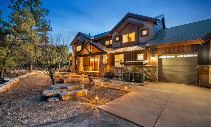 Zion National Park East Entrance Cabin | 321 m² Cabin ∙ 4 bedrooms ∙ 10 guests