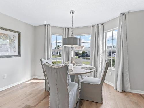 Glenbrook House | 3270 Z2A VILLAGE OF GLENBROOK by REMAX Premier