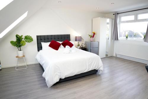 Stanwell House | 32GC Dreams Unlimited - Heathrow Studio Flat w free on-street parking