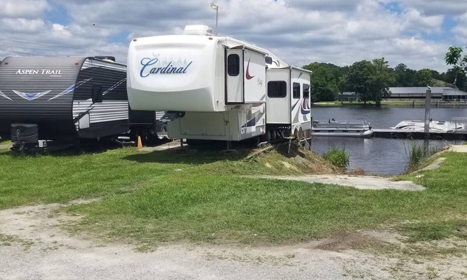 Richmond Hill Apartment | 33 foot 5th Wheel camper. 3 slideouts, right on the Ogeechee River. Site 11