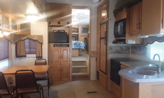 California City House | 33' RV with two slide outs