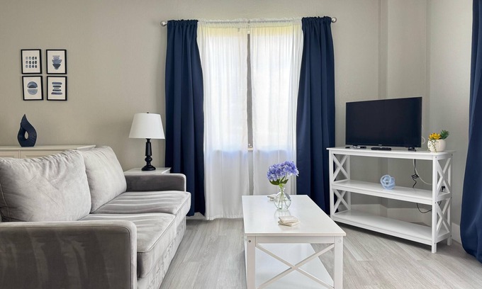 Southwest Orlando Apartment | 3315 Lake front near Universal Studio