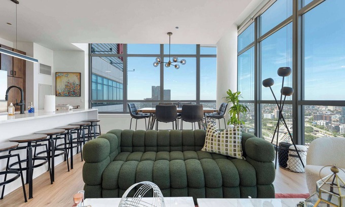 West Loop Apartment | 33rd-Floor Penthouse with Breathtaking Views