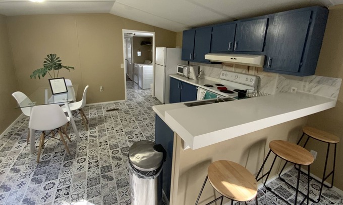 Picayune House | 35 mins to Nola, Casinos, Beaches. Sleeps 6 people.
