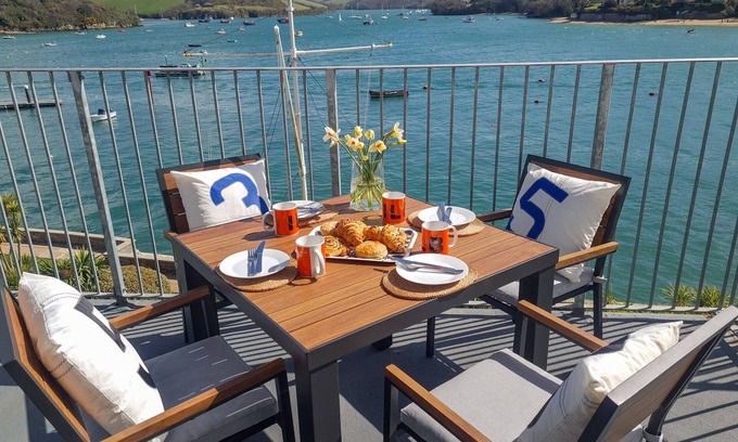 Salcombe Cottage | 35 THE SALCOMBE, country holiday cottage, with pool in Salcombe