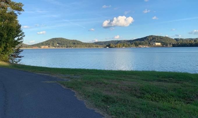 Guntersville House | 350 YARDS TO BOAT RAMP, CLOSE TO EVERYTHING