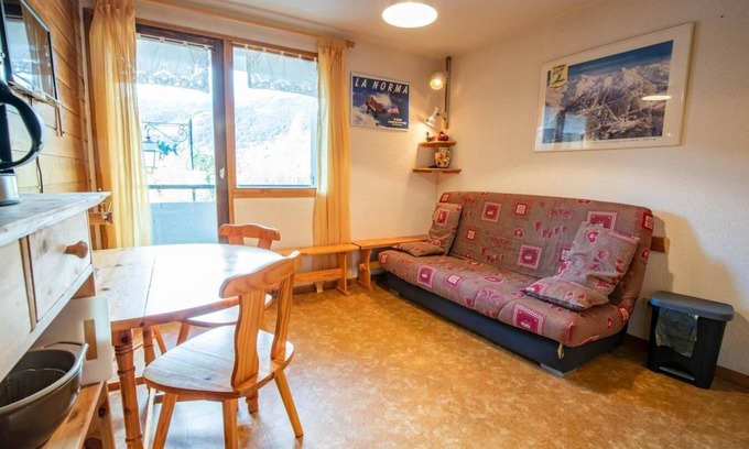 Villarodin-Bourget Apartment | 350m from ski lifts, 1st floor, balcony, tv, ski locker, 23m², La Norma