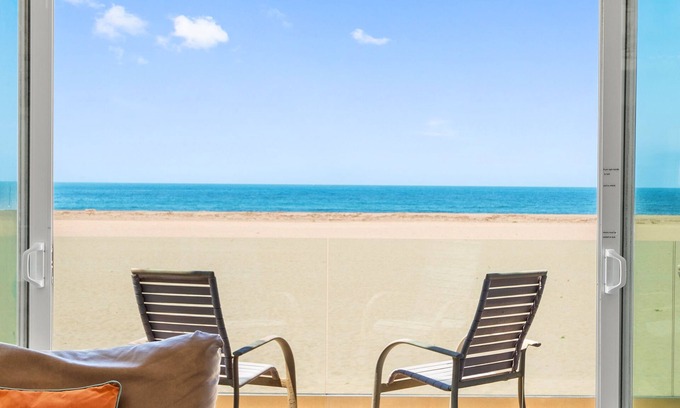 Hollywood House | 3525O - Big Blue Beauty: 3 BR, 5 BA House in Oxnard, Sleeps 6