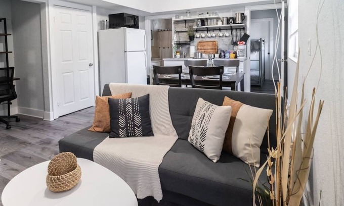 Coral Way Apartment | 3545 SW #2 · Modern Apartment near Brickell & Coral Gables 2