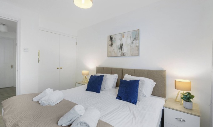 Island Gardens Apartment | 360 E14 Tyndal Ct 09 -Charming 2-bedroom, 1-Bathroom Apartment in Transom Square