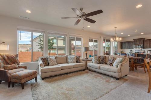 Sienna Hills House | 370 Ladera ARCADE BASKETBALL 2 X BOX ONE S's and Sports Equipment