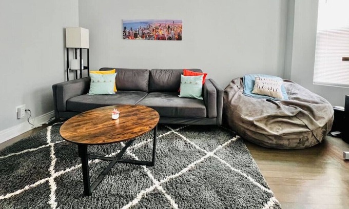 Avondale Apartment | 3710 W Diversey · Lovely Logan Square 2 Bedroom