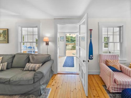 Harwich House | 379 Oak Street Harwich Cape Cod - - Harwich Hideaway