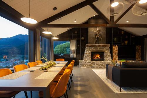 Queenstown Villa | 38 Edinburgh by MajorDomo