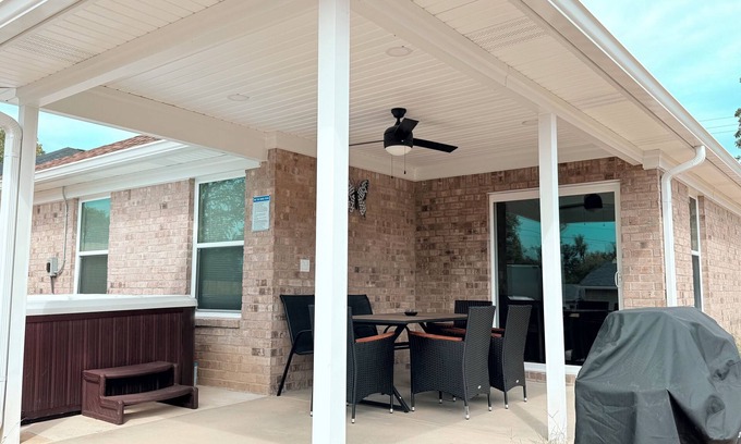 Jeffersonville - Clarksville House | 3801 Hamburg pike, New Home 2025, perfect for a family ,With hot tub,