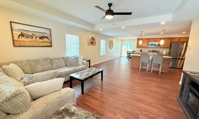 Jeffersonville - Clarksville House | 3803 Hamburg pike, New Home 2025, perfect for a family ,With hot tub,