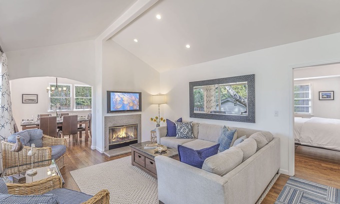 Golden Rectangle House | 3889 Enchanted Forest - Near Carmel Mission Trail