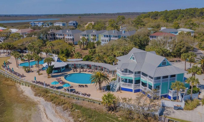 Saint Helena Island House | 389 Wahoo Dr