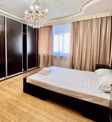 Nur-Sultan Apartment | 390 с кондиционером и потрясающим видом на Байтерек c 2 большими кроватями и 2 санузлами