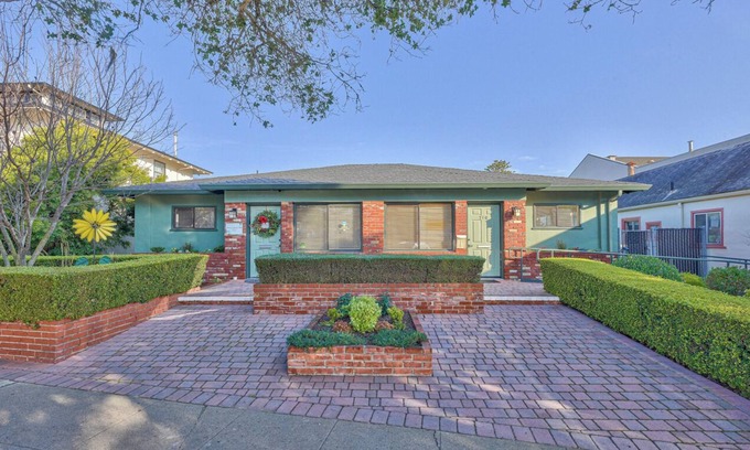 Pacific Grove House | 3957 Lighthouse Landing - Walk to Dining and Beach