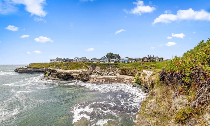 Westside Santa Cruz House | 3977 Cliff House - Ocean Front Santa Cruz Home