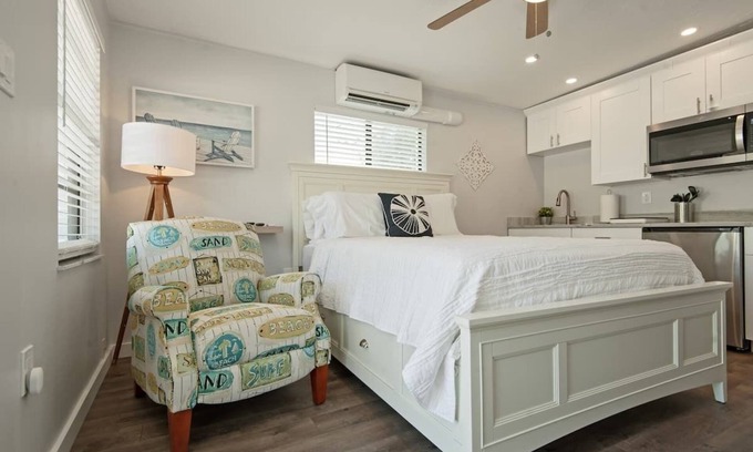 Safety Harbor Apartment | 3B Newly Renovated Studio at Coastal Cottages!