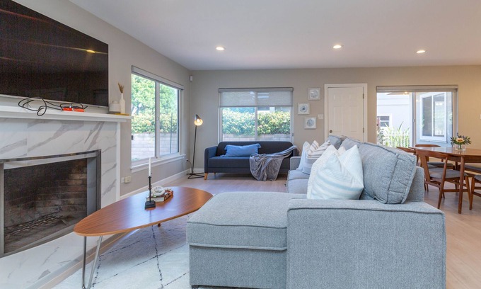 San Gabriel House | 3b2b home gym Tesla EV charging New renovated