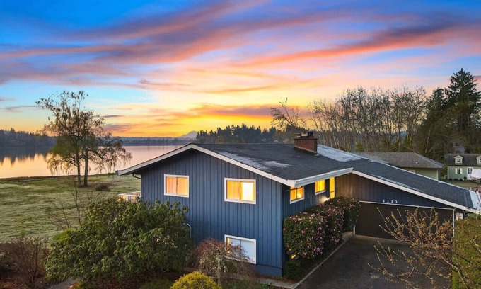 Bremerton House | 3B2B Lower Unit Amazing Oceanfront & Rainier Views