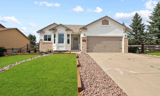 Monument House | (3Bd 2Ba) 279 Misty Creek Dr, Monument, · Mountain Views, Family Friendly, Close to AFA!