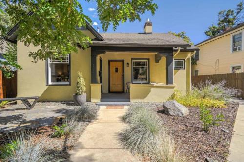 Central Colorado Springs House | 3BD Charming Cottage Large Backyard Garden Suite