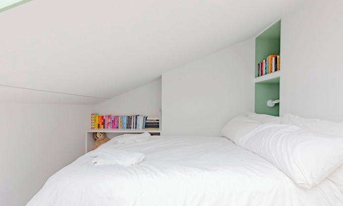 Dartmouth Park House | 3BD Cottage Inspired Home by Hampstead Heath
