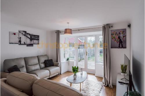 Wolverton Apartment | 3bd Home near Red Bull Racing, Vw Centre, Zoho