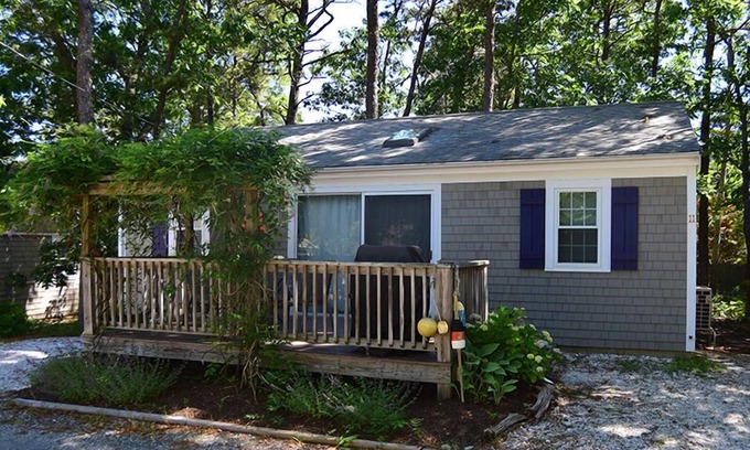 Wellfleet Cottage | 3BD Oceanside Cottage-A/C, Deck, Outdoor Shower & Association Pool