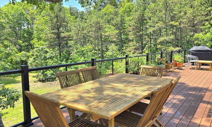 Wellfleet House | 3BD+ Wooded Retreat-Central Air, Large Yard & Deck, Screen Porch, Secluded