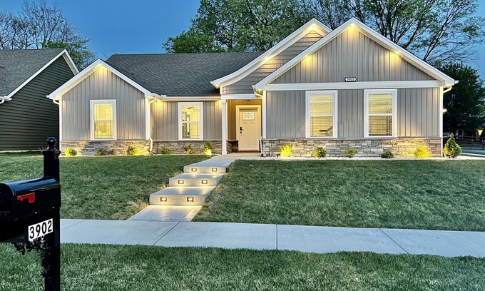 Jeffersonville House | 🛏️3BDR ✅New Brand ⚡️🚘EV Charger 👶🐶Baby & Pet Friendly