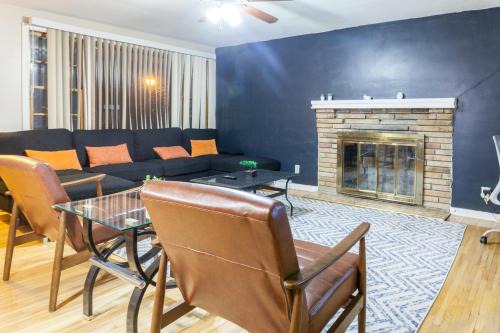 Cheektowaga House | 3bdrooms In Pinehill W Kbeds,entire-airport,sfh